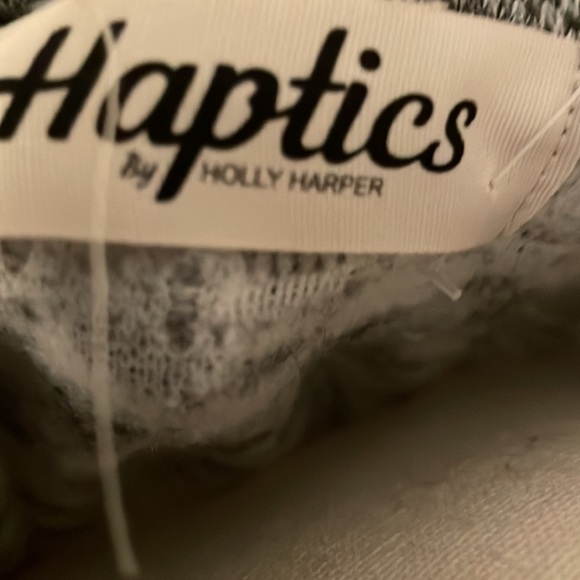 Ladies small sweater, so soft and brand new with Tags!🖤 - Picture 2 of 6